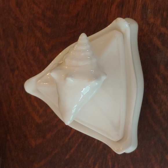 Seashell Porcelain Covered Dish - Picture 16 of 16